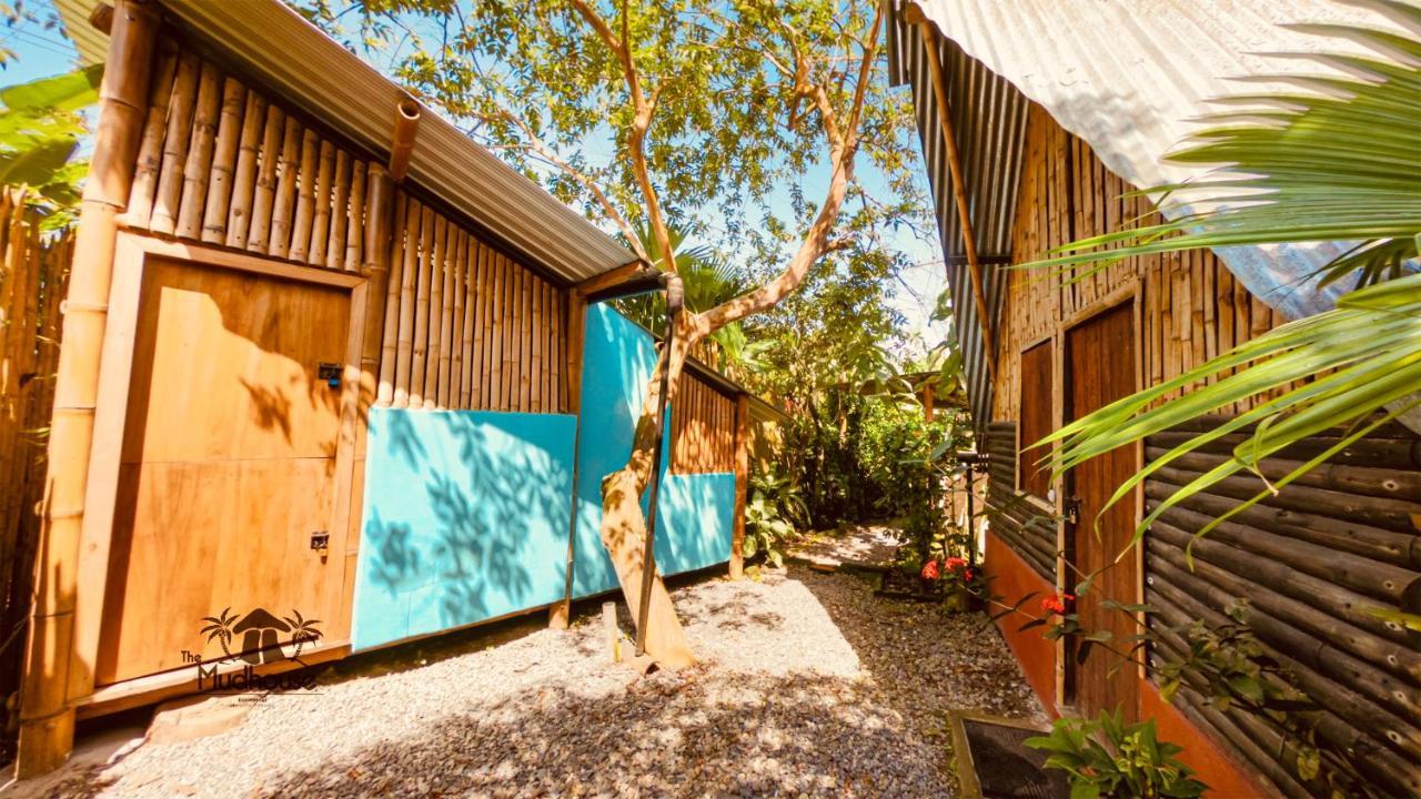 The Mudhouse Hostel Mompiche Eksteriør billede