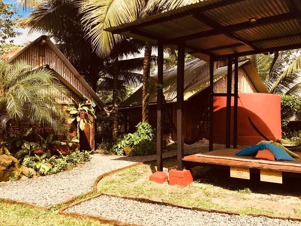 The Mudhouse Hostel Mompiche Eksteriør billede